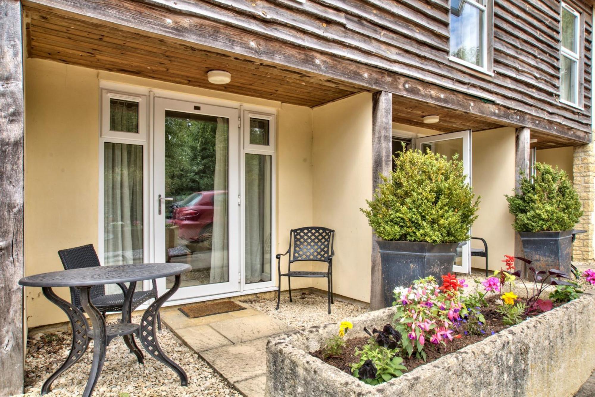 The Vines Hotel Alvescot Exterior foto